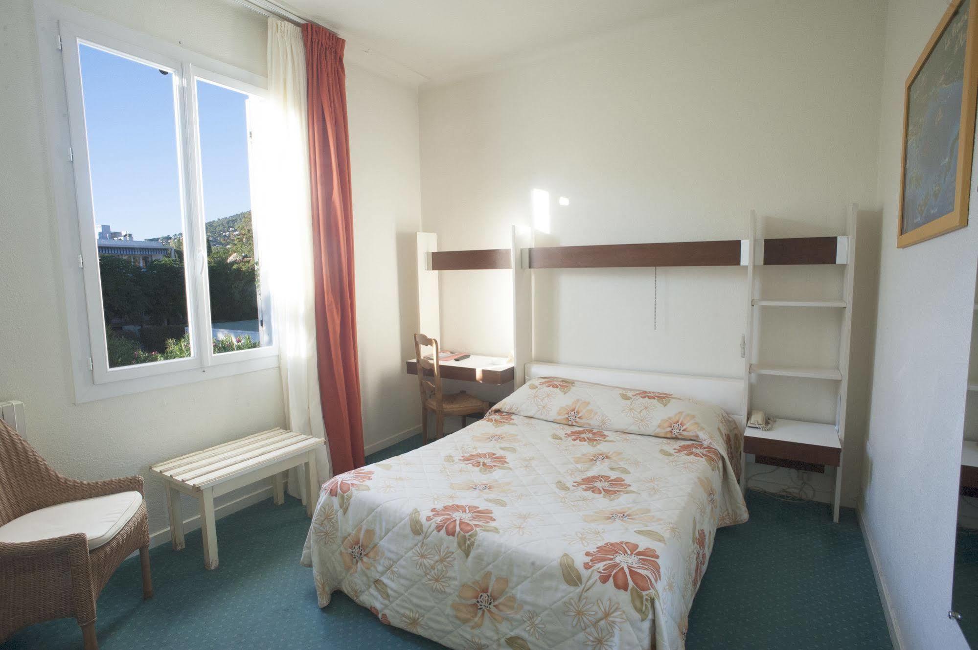 Hotel Le Richiardi Carqueiranne Buitenkant foto