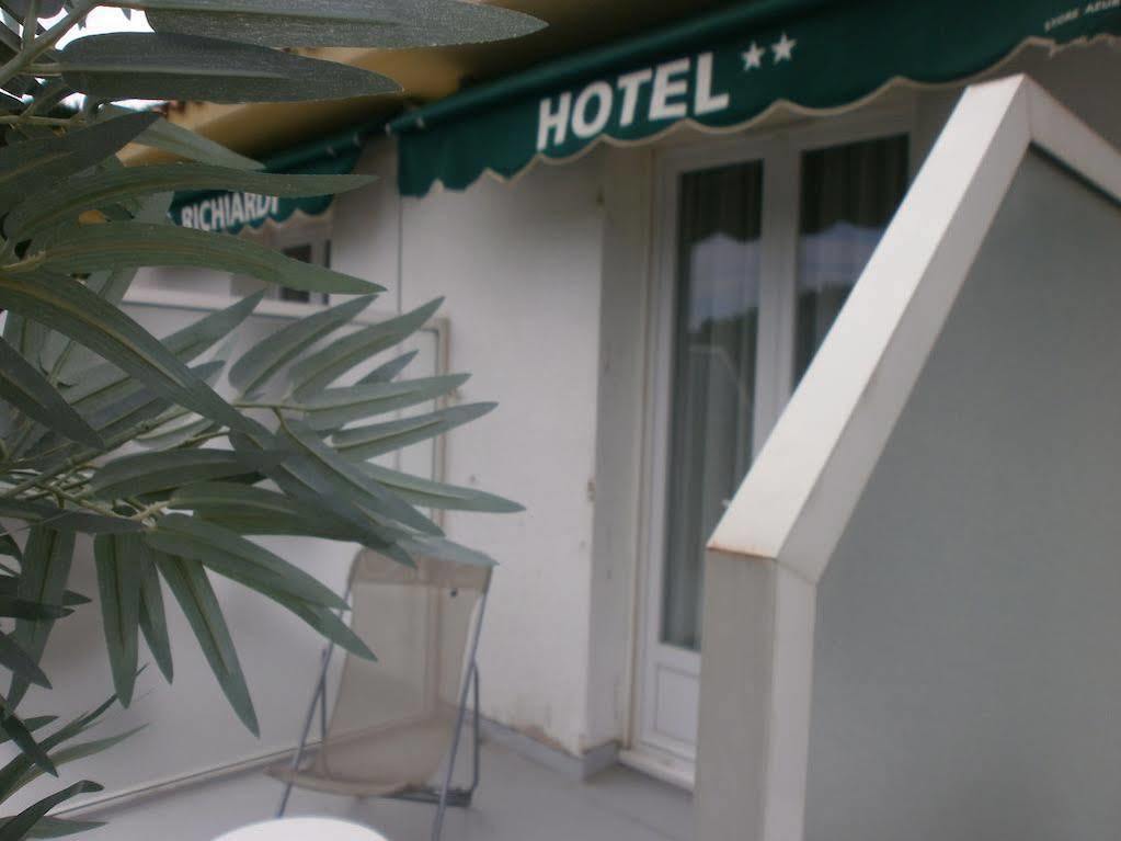 Hotel Le Richiardi Carqueiranne Buitenkant foto